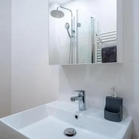 Calm And Relaxing 2bdrm Apаrtment In City Centre Apartment *